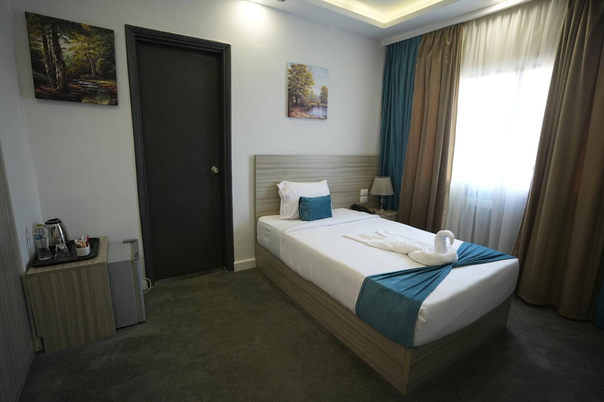 Mar Charbel Hotel Каїр Екстер'єр фото