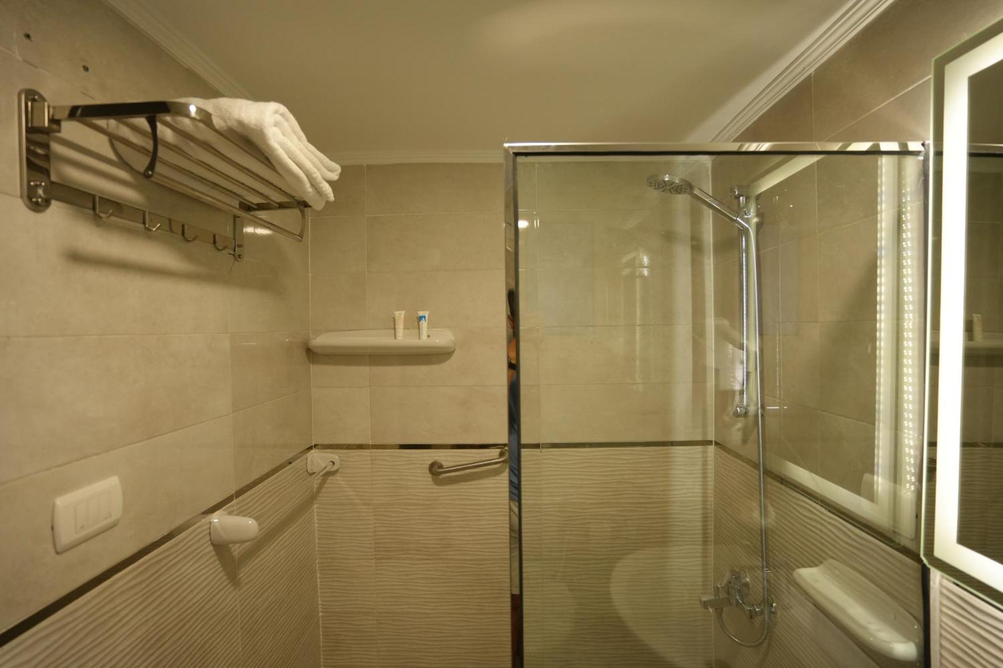 Mar Charbel Hotel Каїр Екстер'єр фото